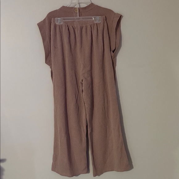 Sleeveless Ribbed Knit Set - Picture 2 of 3